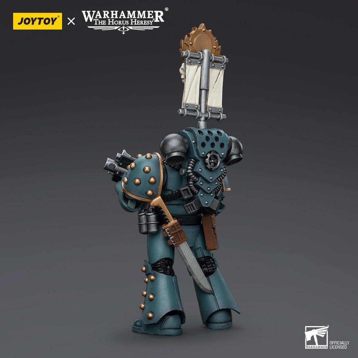 Warhammer Collectibles: 1/18 Scale Sons of Horus MKIV Tactical Squad Legionary with Legion Vexilla - Pre-Order - Gap Games