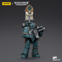 Warhammer Collectibles: 1/18 Scale Sons of Horus MKIV Tactical Squad Legionary with Legion Vexilla - Pre-Order - Gap Games